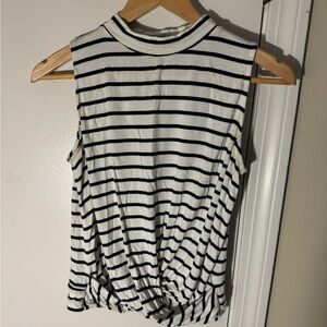 Adorable Amour Vert striped tank crop!